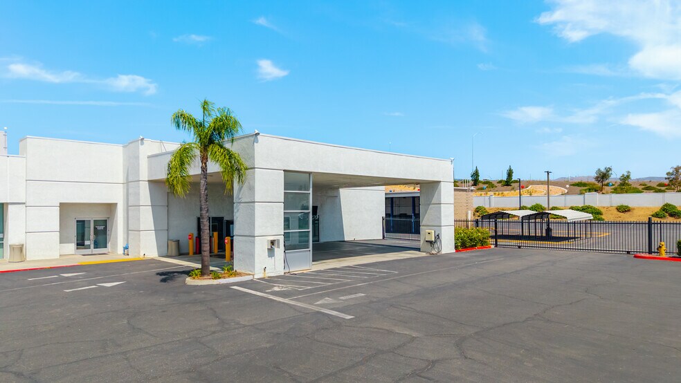 27750 Eucalyptus Ave, Moreno Valley, CA à louer - Photo du bâtiment - Image 3 de 11