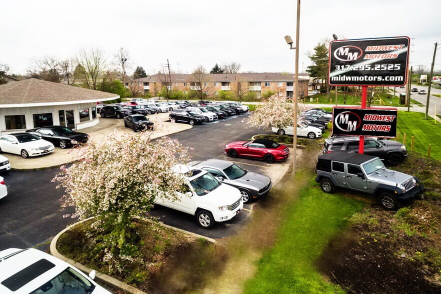 Business for Sale - Turn-Key Auto Dealer portefeuille de 2 propriétés à vendre sur LoopNet.ca - Photo principale - Image 2 de 2