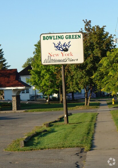 445-447 S Main St, North Syracuse, NY à vendre - Photo du bâtiment - Image 3 de 6