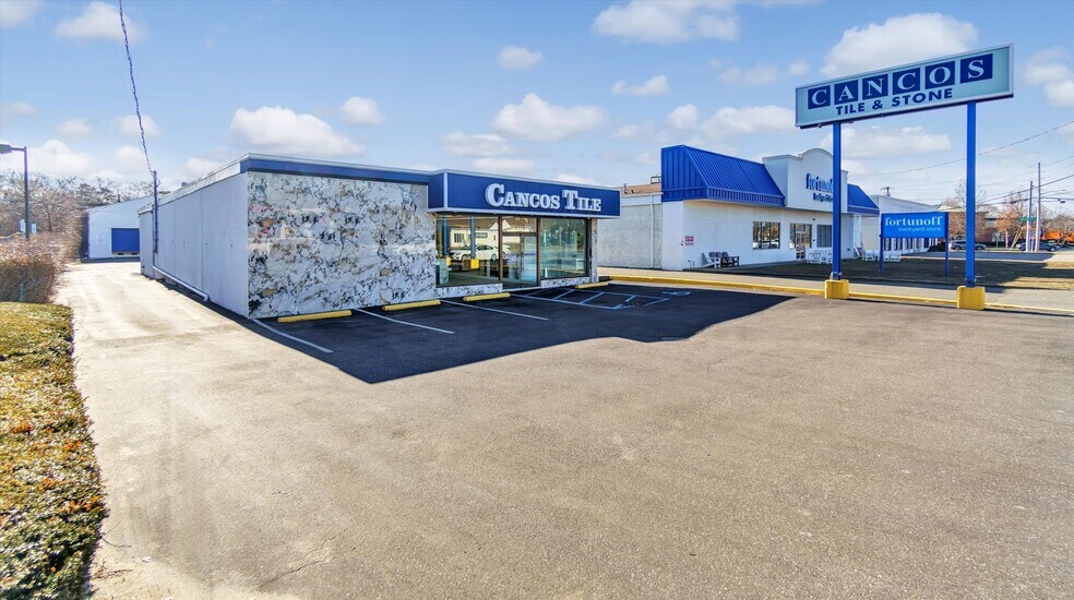 1179 Old Country CR-58 Rd, Riverhead, NY à vendre - Photo du bâtiment - Image 1 de 42