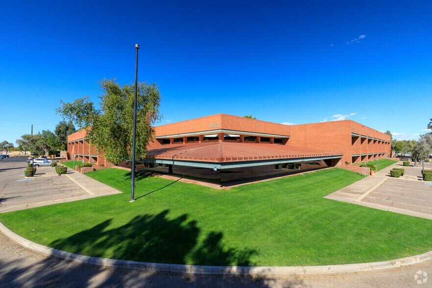 9201 N 25th Ave, Phoenix, AZ à louer - Photo du bâtiment - Image 1 de 5