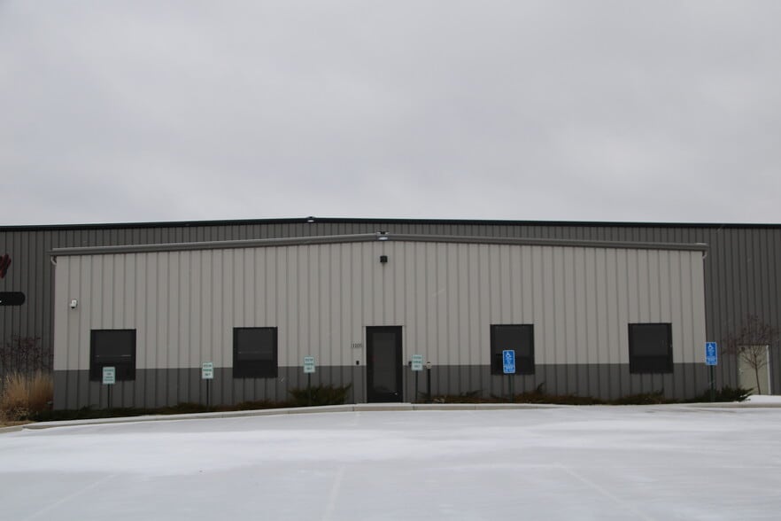 1105 Benjamin Ave, Hutchinson, MN for lease - Building Photo - Image 1 of 2