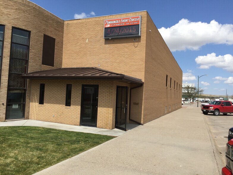247 Bordeaux St, Chadron, NE à vendre - Photo du bâtiment - Image 2 de 7