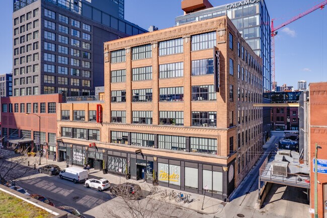 Plus de détails pour 210-220 N Green St, Chicago, IL - Bureau/Commerce de détail à louer