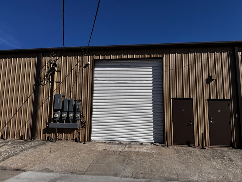 4169 Hillsborough Ave, Tampa, FL à louer - Photo du bâtiment - Image 3 de 12