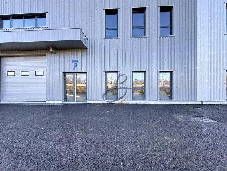 Flex dans Bourgoin-Jallieu à louer - Photo du bâtiment - Image 3 de 11