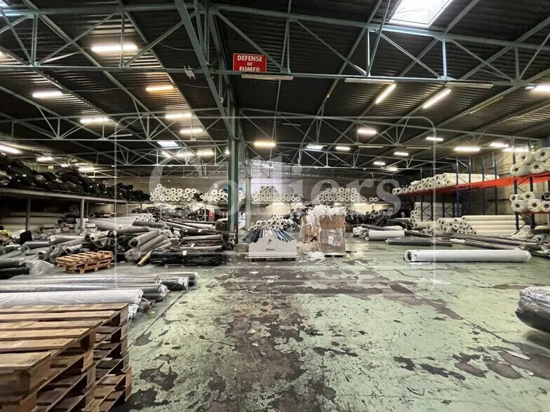 Office in Aubagne for lease - Interior Photo - Image 1 of 17