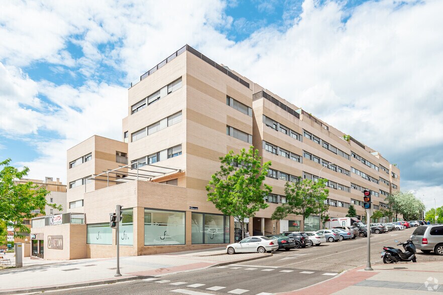 Calle Monasterio de Caaveiro, 13, Madrid, Madrid for lease - Building Photo - Image 2 of 2