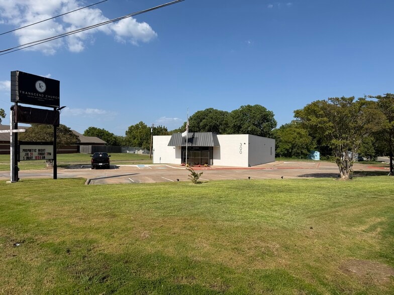 300 N Broadway St, Joshua, TX for lease - Building Photo - Image 3 of 20