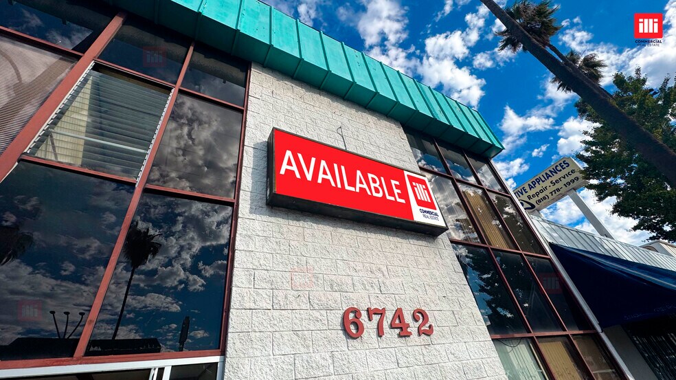 6742 Van Nuys Blvd, Van Nuys, CA à louer - Photo du bâtiment - Image 2 de 7