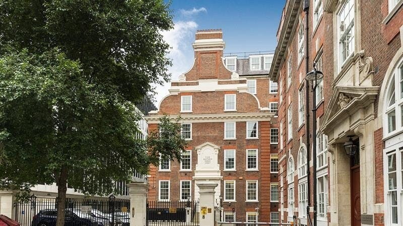 4 Matthew Parker St, Londres à louer - Photo du bâtiment - Image 2 de 2