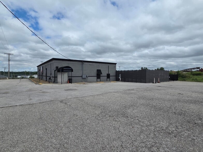 7400-7600 E US Highway 40, Kansas City, MO for sale - Building Photo - Image 2 of 11