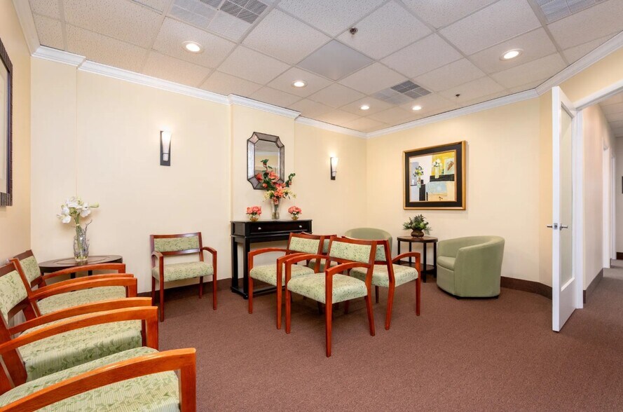 20 Crossroads Dr, Owings Mills, MD à vendre - Photo intérieure - Image 3 de 13