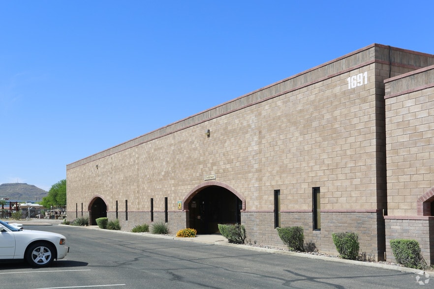 1683 W Grant Rd, Tucson, AZ à louer - Photo du bâtiment - Image 2 de 3