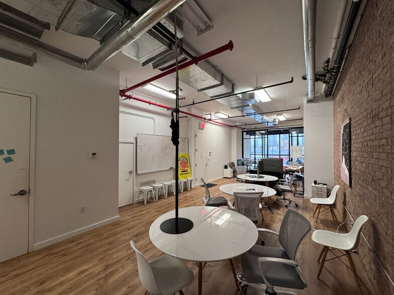 222 Livingston St, Brooklyn, NY for lease - Interior Photo - Image 3 of 19