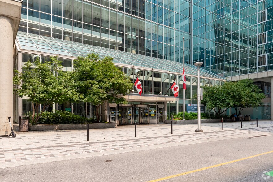 240 Sparks St, Ottawa, ON à louer - Photo du bâtiment - Image 2 de 16