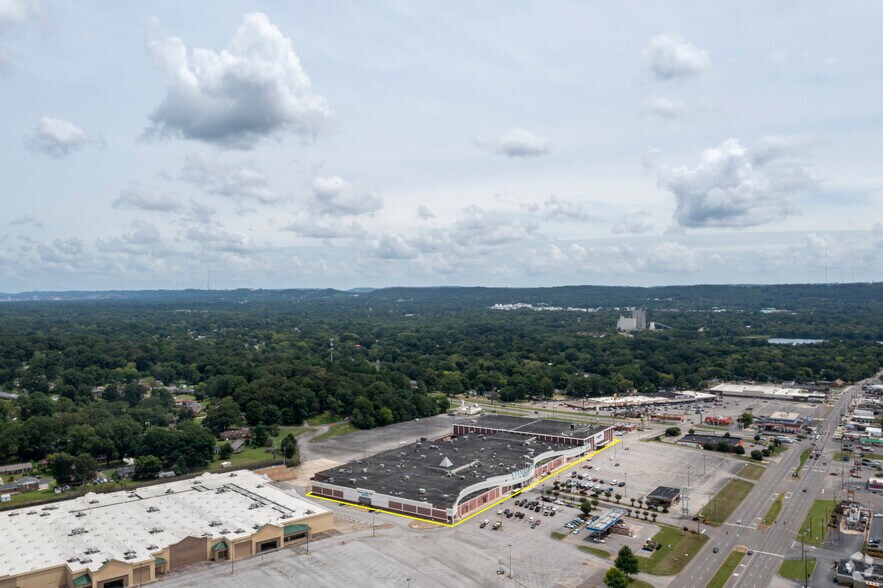 7201 Aaron Aronov Dr, Fairfield, AL à louer - Aérien - Image 2 de 3