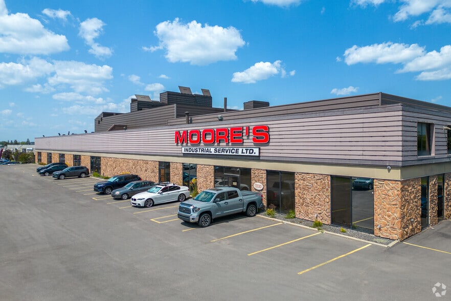 Industrial Sale Leaseback Investment portfolio of 3 properties for sale on LoopNet.ca - Primary Photo - Image 1 of 3