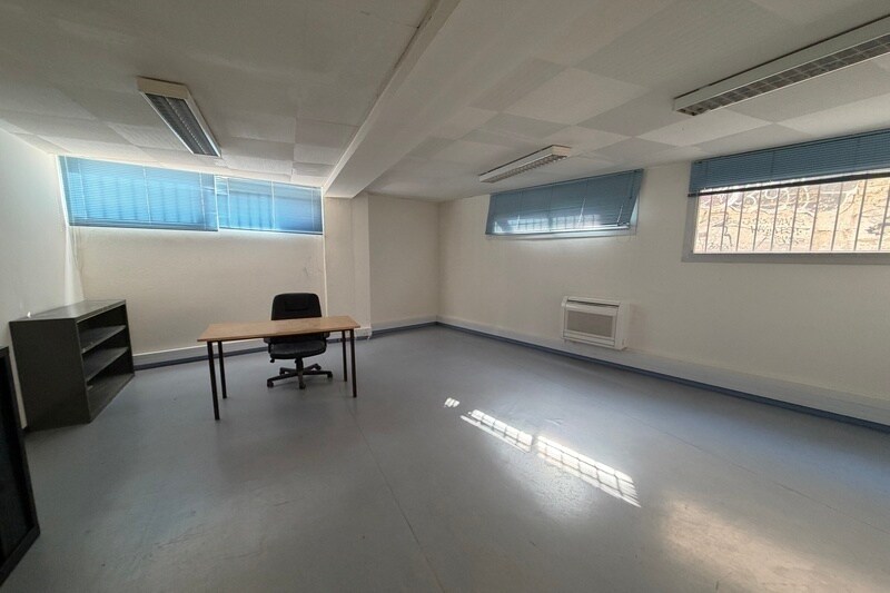 Office in Montpellier for lease - Building Photo - Image 2 of 6