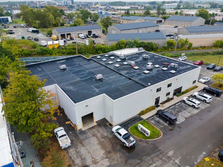 8035 Craig St, Indianapolis, IN à louer - Photo du bâtiment - Image 2 de 16