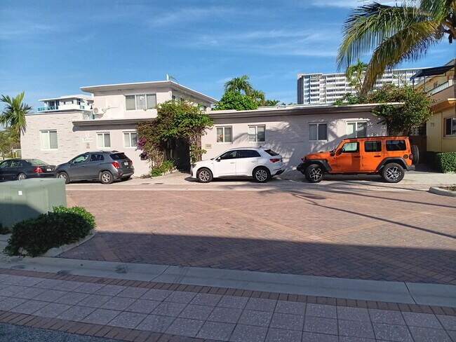 Plus de détails pour 327 Harding St, Hollywood, FL - Services hôteliers à vendre