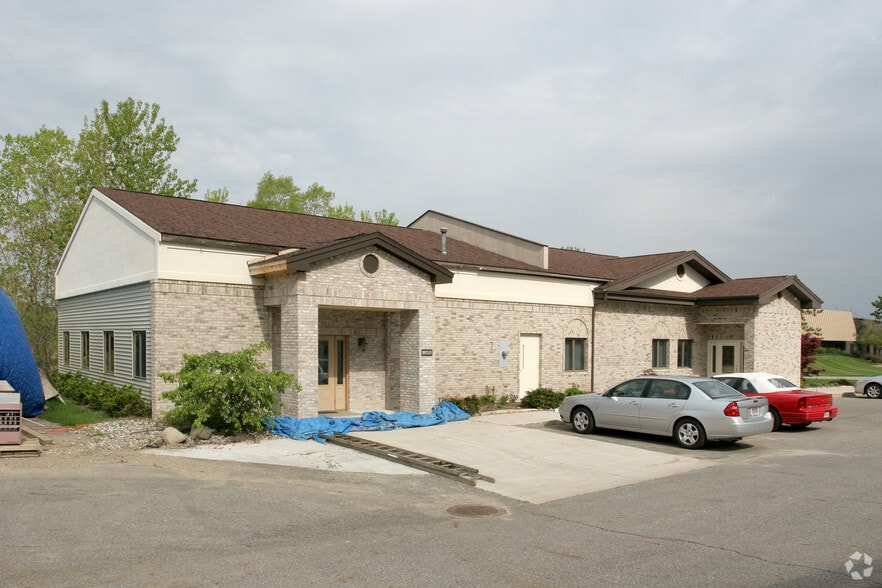 2860 Jolly Rd, Okemos, MI for lease - Building Photo - Image 2 of 9