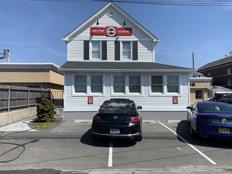 196 S 1st St, Lindenhurst, NY for lease - Building Photo - Image 1 of 19