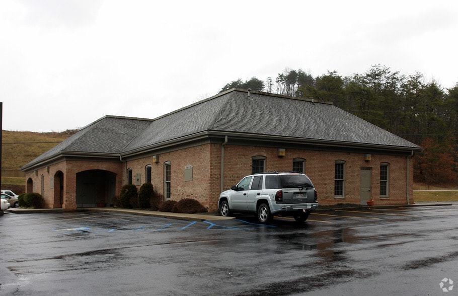 300 Prestige Park Dr, Hurricane, WV à louer - Photo du bâtiment - Image 3 de 5