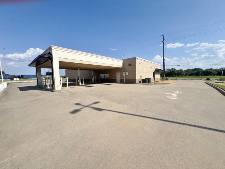 2618 Old Iowa Park Rd, Wichita Falls, TX for sale - Building Photo - Image 3 of 35