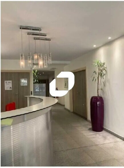 Flex dans Levallois-Perret à louer - Photo du bâtiment - Image 2 de 3