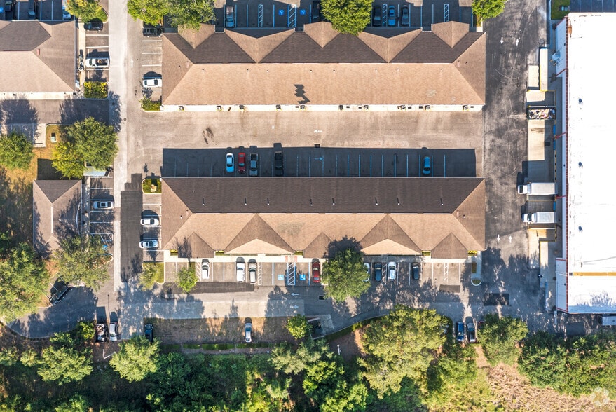 1079-1097 E Brandon Blvd, Brandon, FL for lease - Aerial - Image 3 of 4