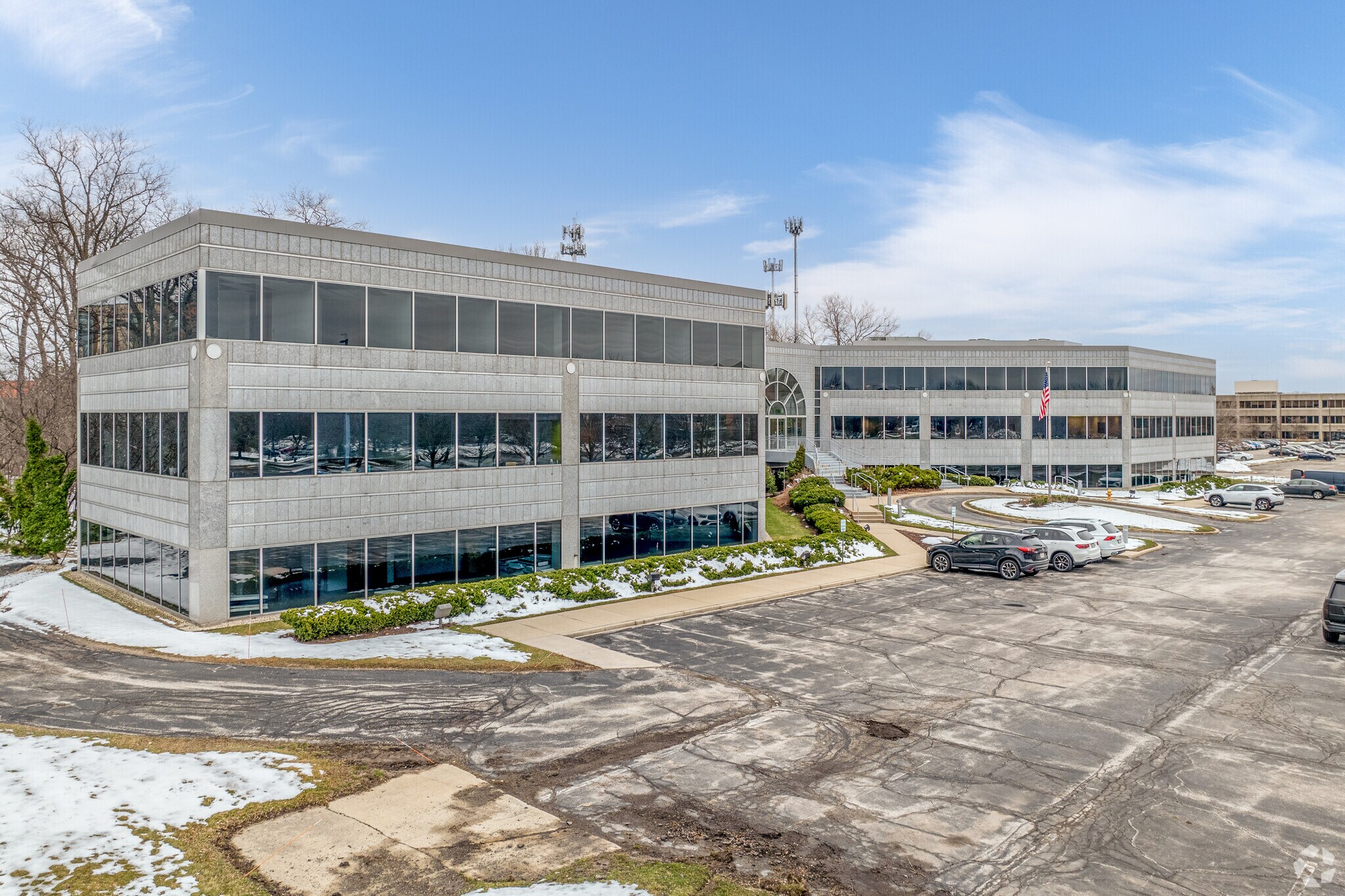 330 S Executive Dr, Brookfield, WI for lease Primary Photo- Image 1 of 6