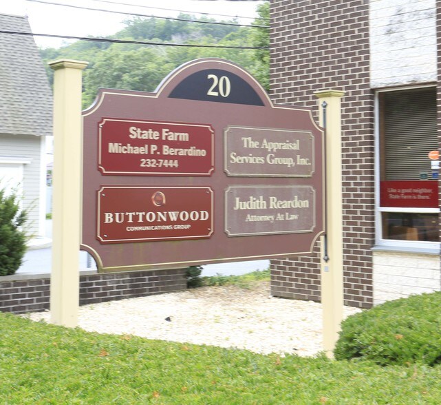 20 Woodsbridge Rd, Katonah, NY à louer - Photo de l’enseigne - Image 3 de 3