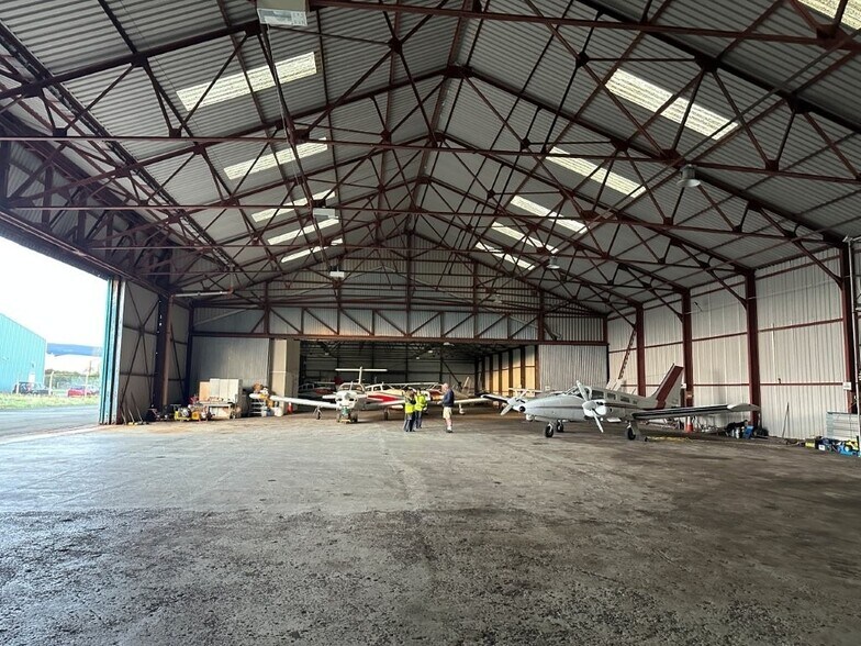 Hangar 4, Isle of Man Airport, Isle Of Man à louer - Photo intérieure - Image 2 de 3