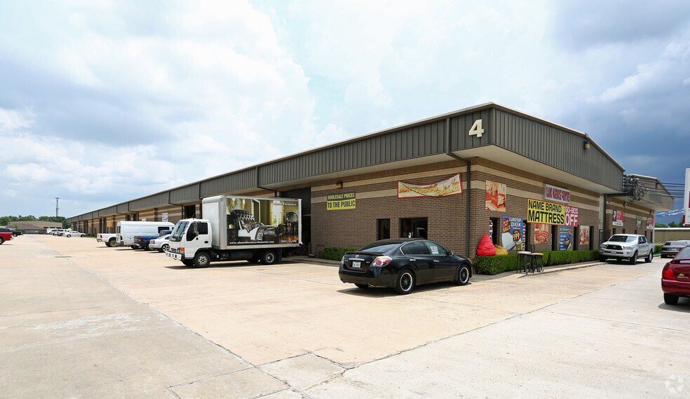 6830 N Eldridge Pky, Houston, TX à louer - Photo du bâtiment - Image 2 de 8