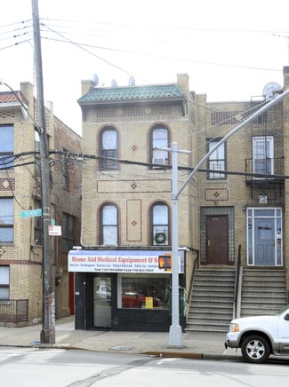 Plus de détails pour 2446 E Tremont Ave, Bronx, NY - Multi-résidentiel à vendre