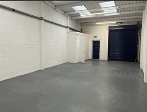 Ernest Av, London for lease Interior Photo- Image 1 of 7