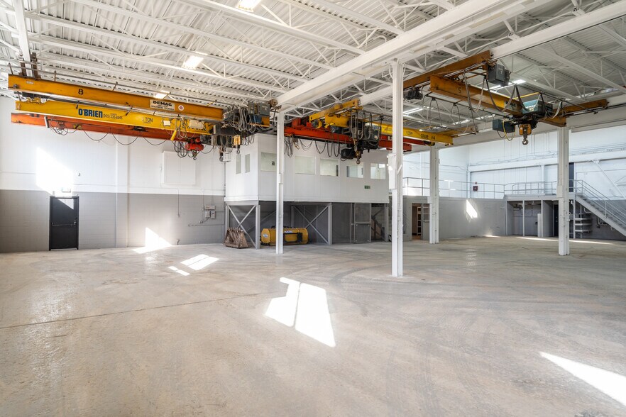 100 Burland Cres, Hamilton, ON à louer - Photo du bâtiment - Image 3 de 31