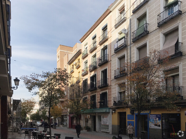 Multifamily in Madrid, MAD for sale - Building Photo - Image 1 of 2