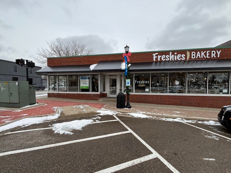 103 S Bridge St, Dewitt, MI for lease - Building Photo - Image 2 of 9