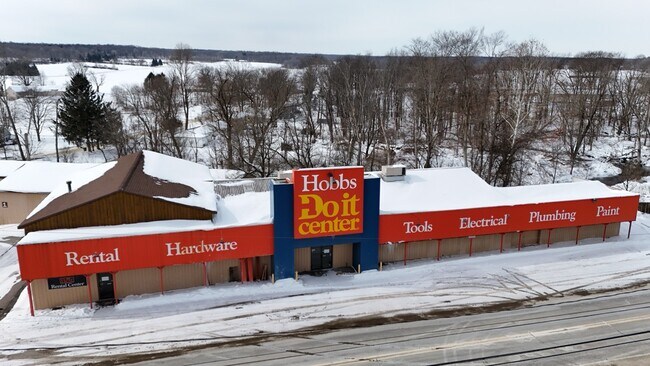 Plus de détails pour 13080 Cambridge Springs Rd, Edinboro, PA - Commerce de détail à vendre