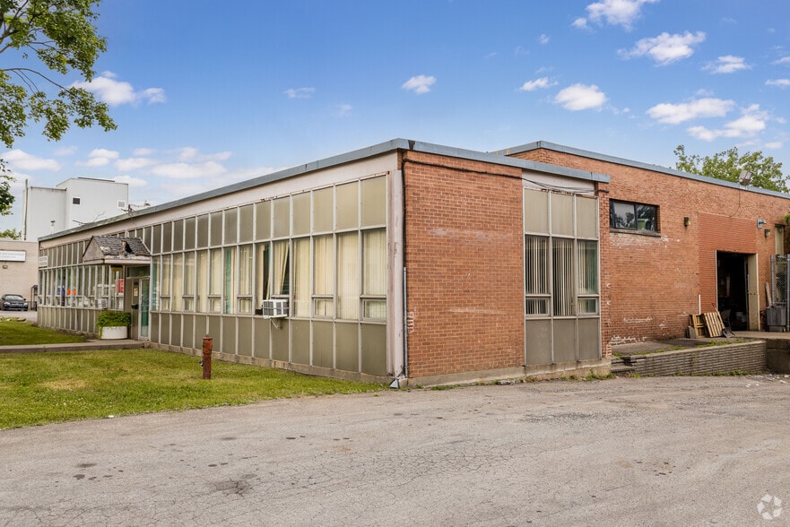 2745 Rue Duchesne, Saint-Laurent, QC for lease - Building Photo - Image 2 of 5