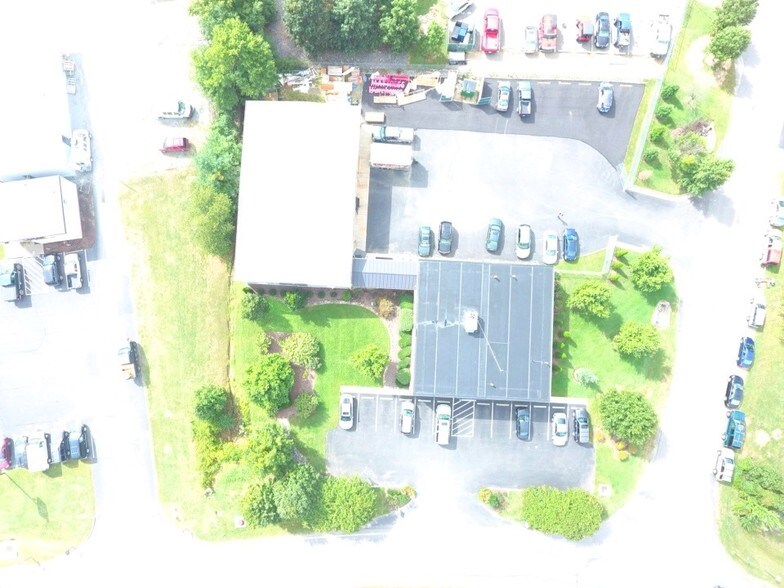 100 Industrial Dr, Fredericksburg, VA à vendre - Photo du bâtiment - Image 2 de 57