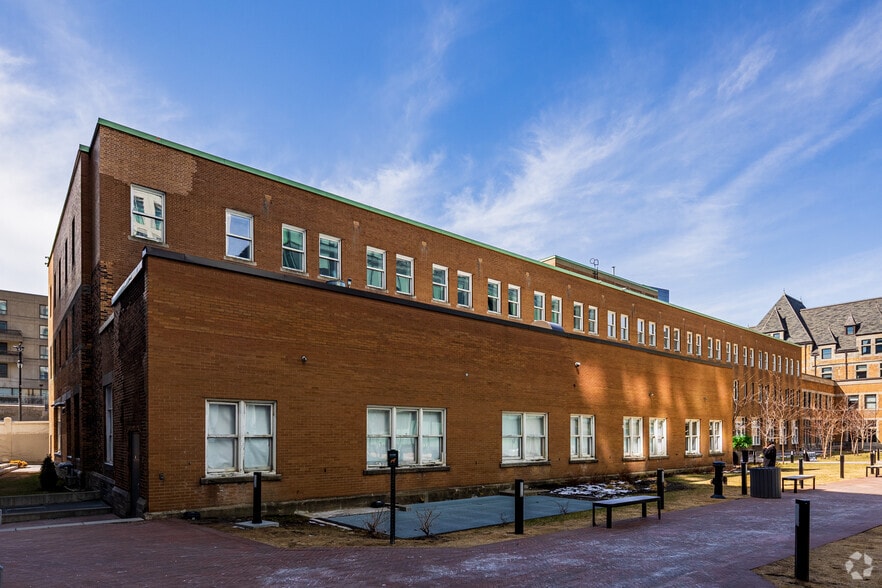 755 Rue Berri, Montréal, QC for lease - Building Photo - Image 3 of 3