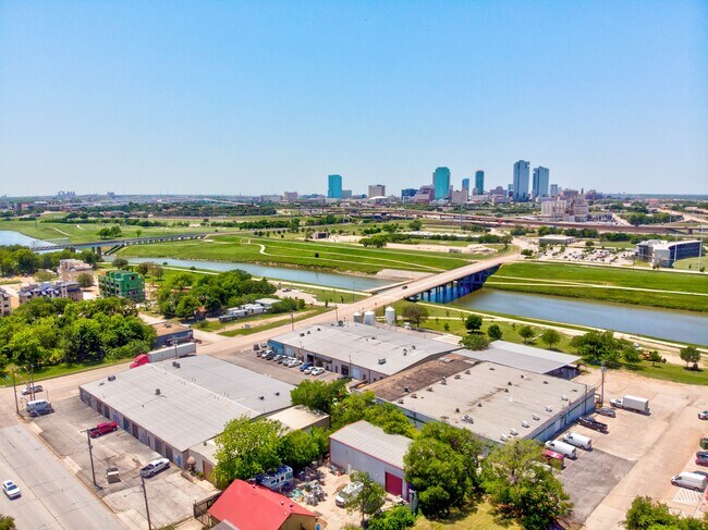 Plus de détails pour 220 S Sylvania Ave, Fort Worth, TX - Industriel à louer