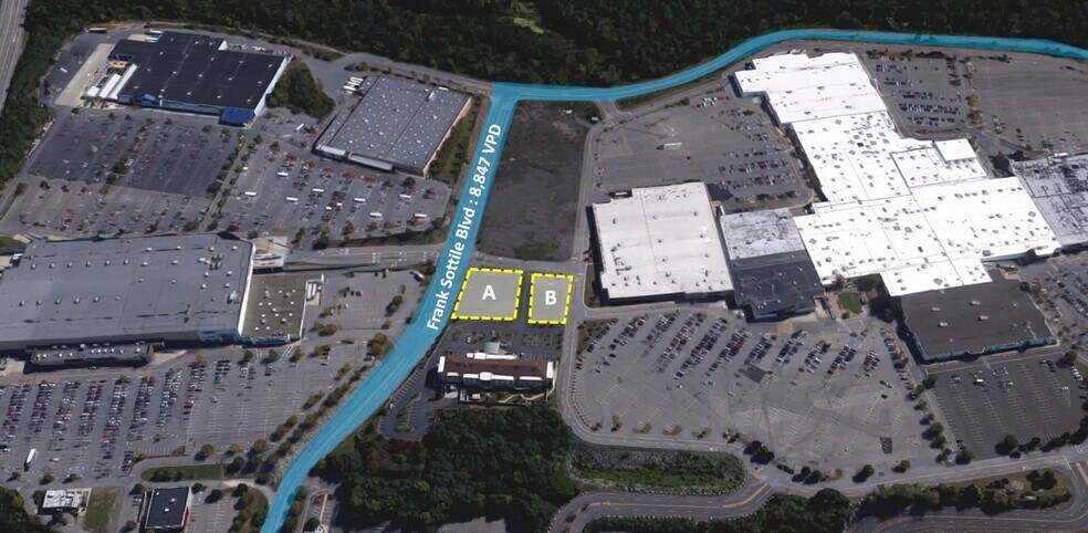 650-670 Frank Sottile blvd, Kingston, NY à vendre - Photo du bâtiment - Image 2 de 11