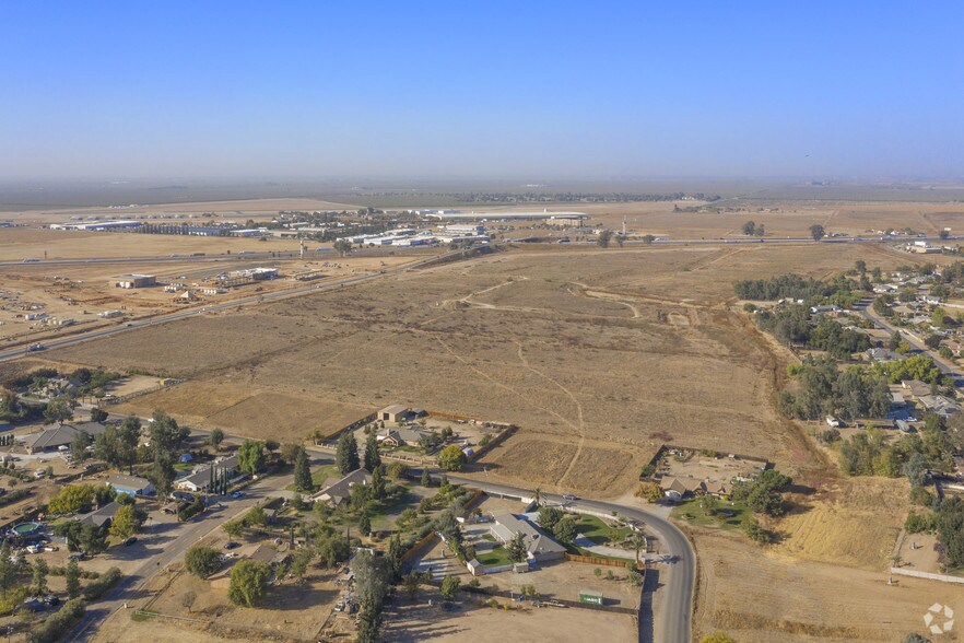 Ave 17, Madera, CA à louer - Aérien - Image 3 de 5