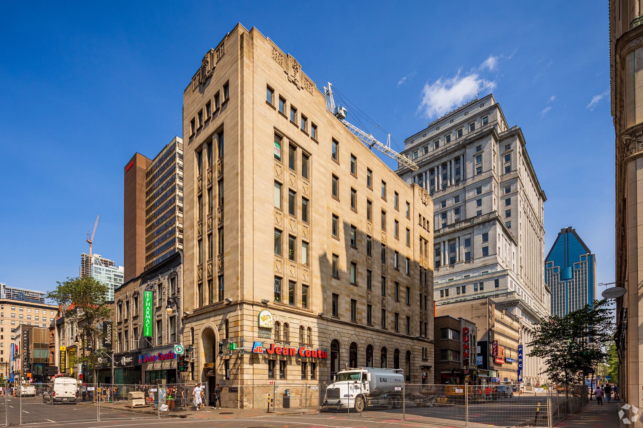 980 Rue Sainte-Catherine O, Montréal, QC à louer Photo principale- Image 1 de 7