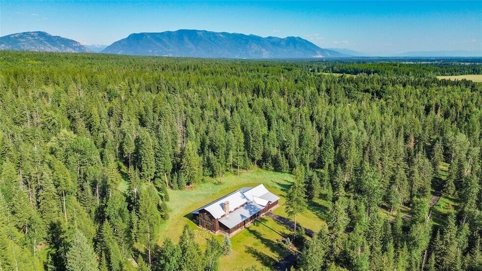 380-390 Haskill Basin Rd, Whitefish, MT à vendre - Photo du bâtiment - Image 2 de 41