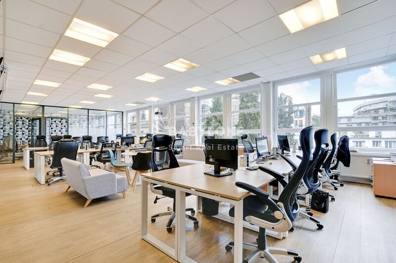 Bureau dans Neuilly-sur-Seine à louer - Photo intérieure - Image 3 de 12